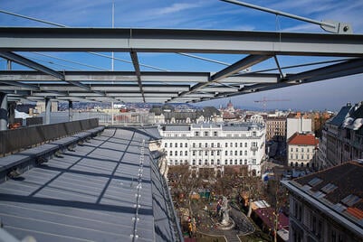 Ismét élettől pezseg a Váci 1