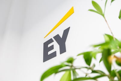 Pécsi irodával folytatja a regionális terjeszkedést az EY