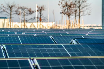 Zöldáramra kapcsol az Etele Plaza