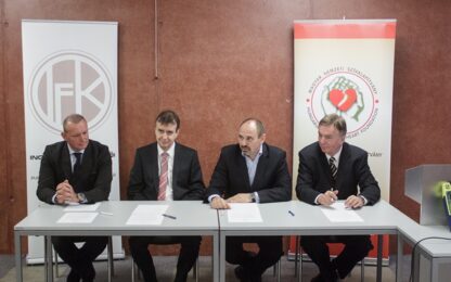 Életmentő kezdeményezés: defibrillátort az irodaházakba, üzletközpontokba!