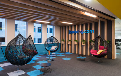 A Booking.com irodája maga az élmény
