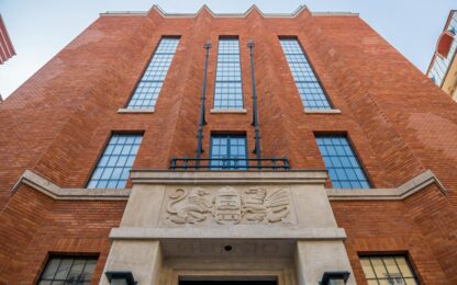 Transzformátorházból igényes belvárosi art deco irodaház
