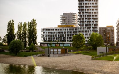 Tengerparti hangulatú, homokos strand nyílik a BudaParton