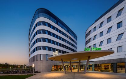 Új TRIBE Hotel nyílt a budapesti repülőtéren