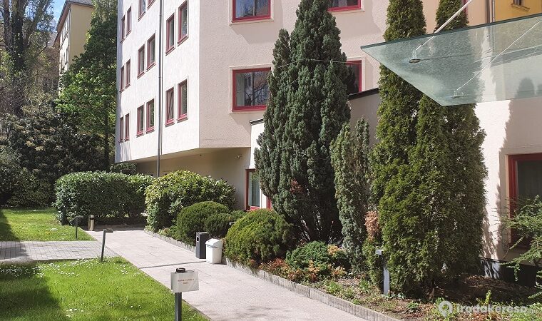 Kiadó iroda Alkotás Center