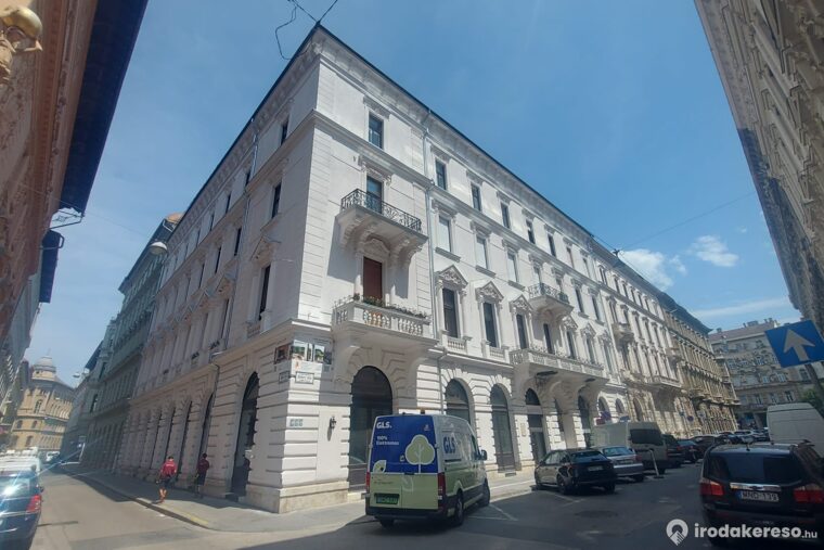 Kiadó iroda Kiadó  V.  Báthory utcában  168 m²-es, teljes körűen felújított, ingatlan.