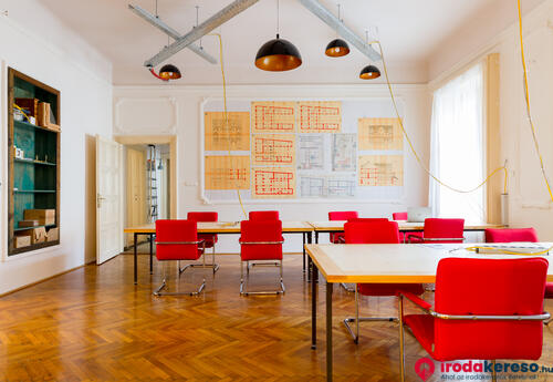 Kiadó iroda Collabor8District