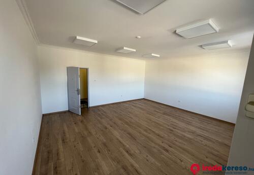 Kiadó iroda Ménesi Márton