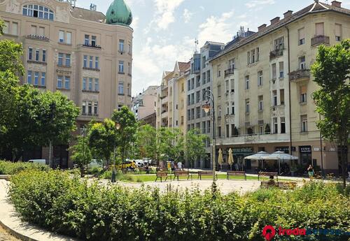 Kiadó iroda Bakáts Center