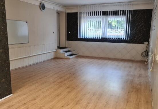 Repülőtérnél, Vecsés, Fő út