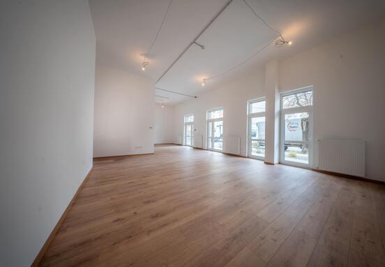 Kiadó Utcai bejáratos iroda