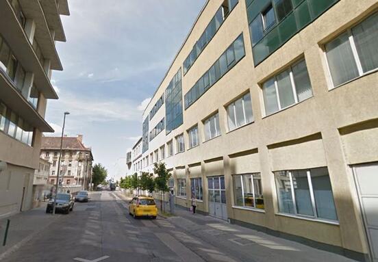 3-as metró közelében Lomb utcában   utcai bejáratú üzlet irodának is kiadó