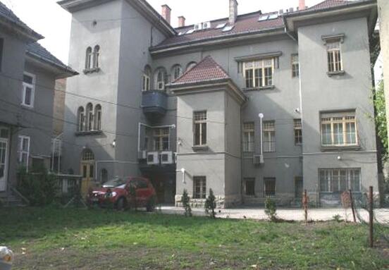 XIV. kerületben Stadionoknál  tetőtéri 125 nm -es tetőtéri hangulkatos iroda kiadói