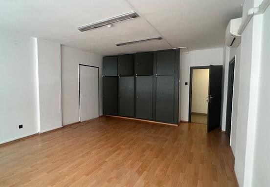 IV. Újpest Váci úton  kis méret iroda kiadó.