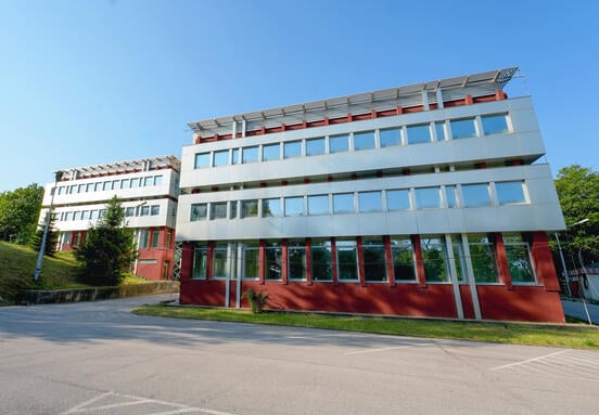 "Fogaskerekű" Irodaház