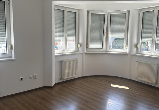 Váci út szomszédságában, Újpest központban, modern lakásiroda, 67nm