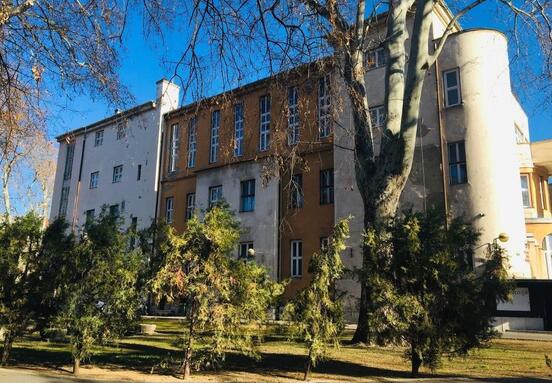 Városligetnél, Városligeti fasorban, nagy légterű 166 nm -es villa épületben lévő iroda kiadó