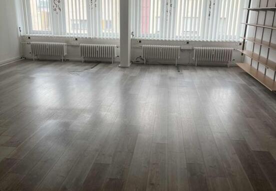 Dózsa György út és Váci út  kereszteződésénél kis méretű  irodák kiadók,