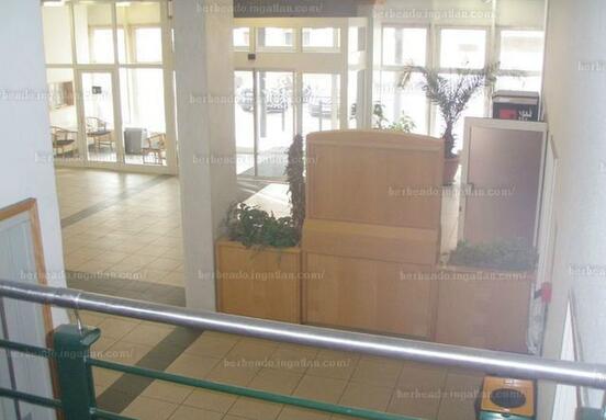 Dózsa György út és Váci út  kereszteződésénél kis méretű  irodák kiadók,