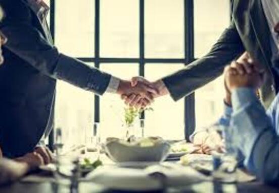 Újra népszerű az üzleti ebéd, ám nem feltétlen a belvárosban