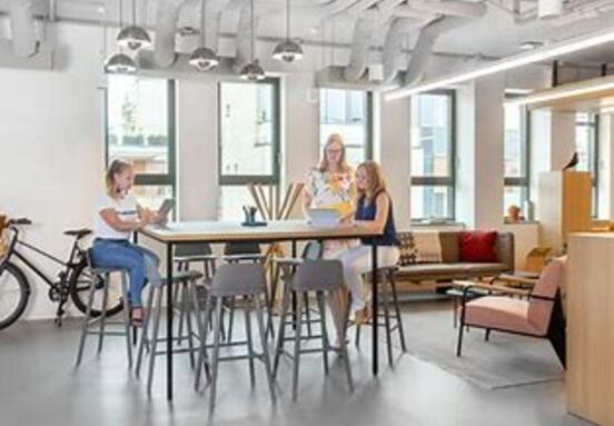 Az alfa generáció szerint a technológia és a munkahelyi rugalmasság 2040-re forradalmi változásokat hoz a munkahelyeken – állapítja meg az IWG kutatása