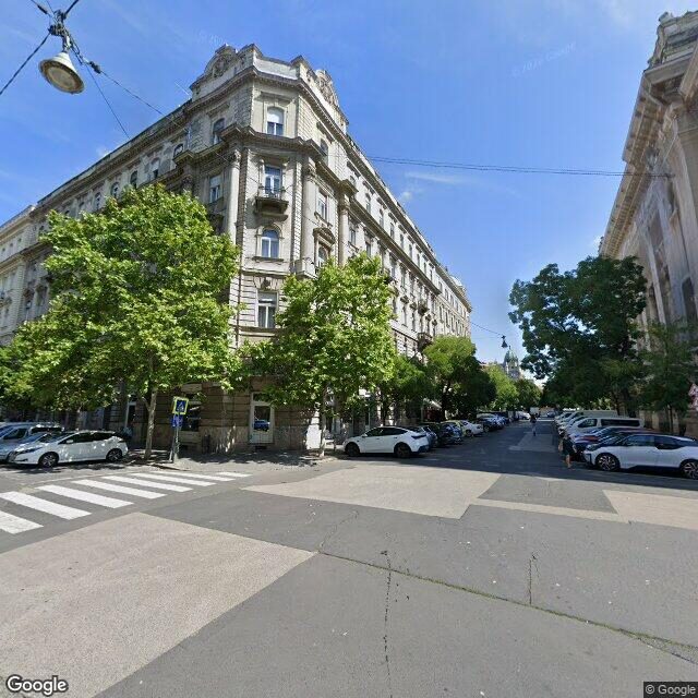 Utcakép: Kiadó földszinti, 105 m²-es, teljesen szeparált iroda