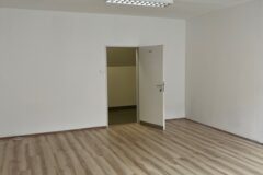 Kiadó iroda IV. Újpest központnál Csányi László utcában iroda és raktár kiadó