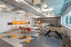 Kiadó iroda Dévai Center