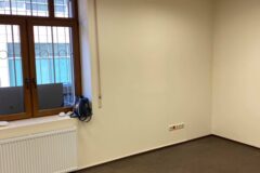 Kiadó iroda IX. kerületben  Soroksári út Haller utcánál kiadó utcai bejáratos üzlet/iroda helyiség.