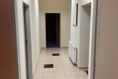 Kiadó iroda IX. kerületben  Soroksári út Haller utcánál kiadó utcai bejáratos üzlet/iroda helyiség.