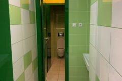 Mosdó a folyosó végén