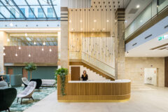 Modern szárny lobby