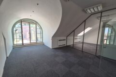 Kiadó iroda Bakáts Center
