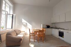 Kiadó iroda Kiadó  V.  Báthory utcában  168 m²-es, teljes körűen felújított, ingatlan.
