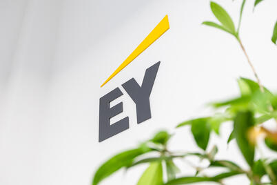 Pécsi irodával folytatja a regionális terjeszkedést az EY