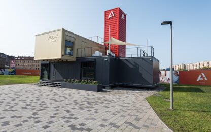 5000 négyzetméteres közpark és high-tech konténerkilátó az AGORA Budapest építkezésén